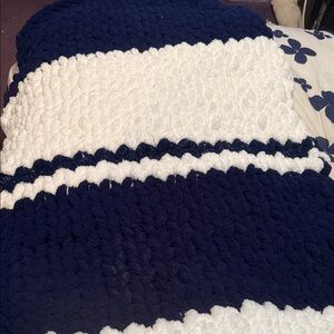 Luxurious Navy and White Knitted Blanket
Penn State colors. HAND KNITTED